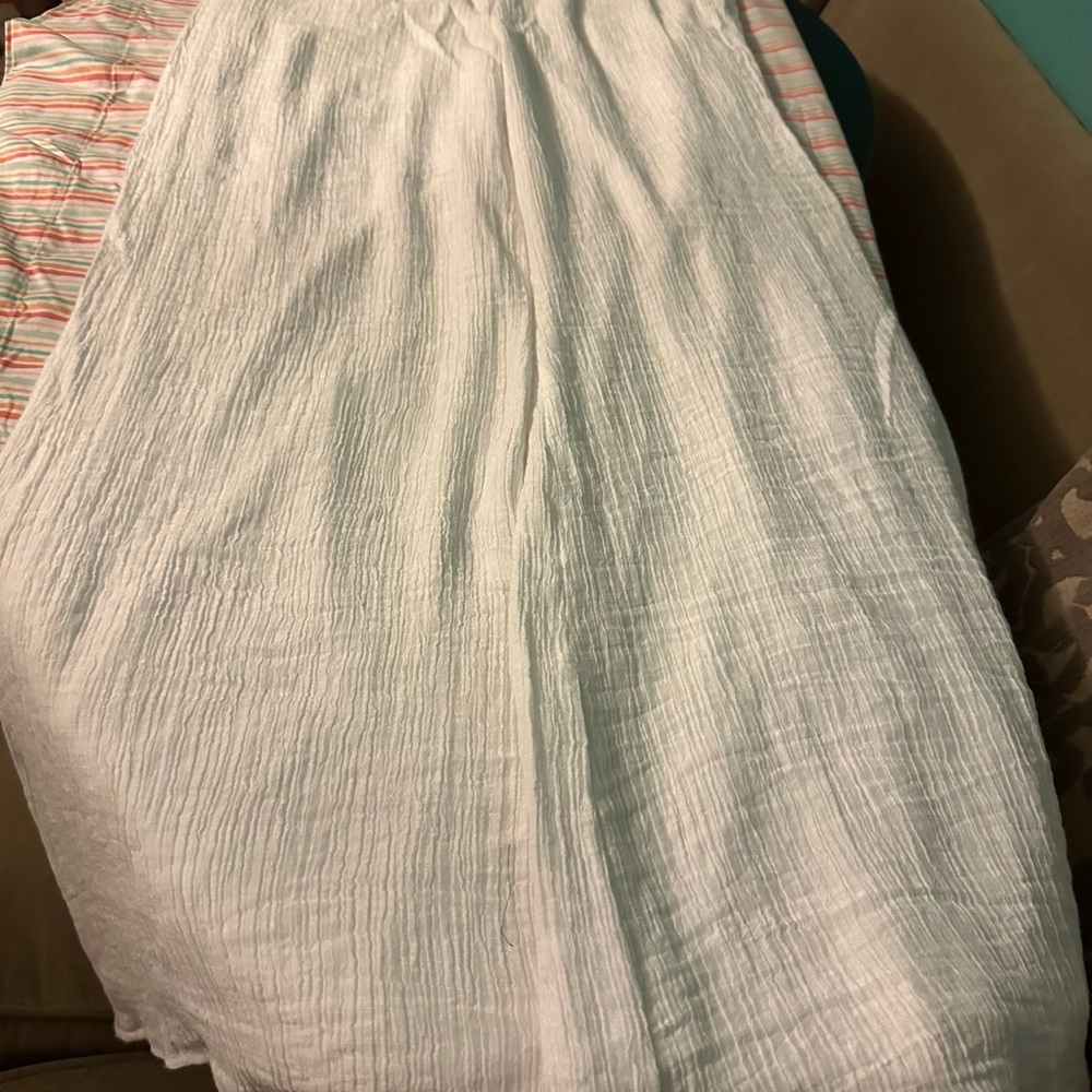 EUC Wonderly size Large White wide leg.